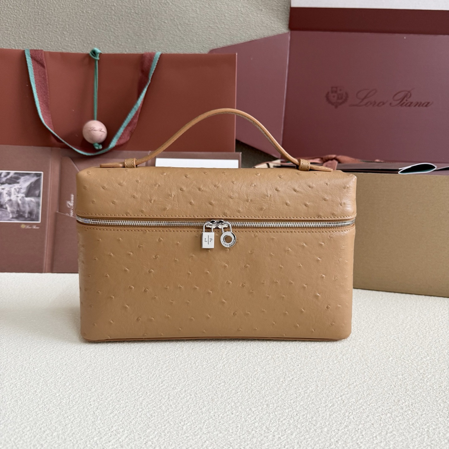 L**o p*ana extra pocket l27 ostrich-grained leather 16x27x10cm