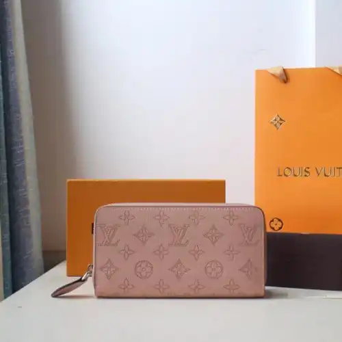 LV Bags 19B570232