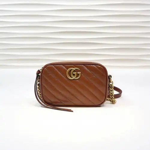 G*u*i bags 2012sh0002