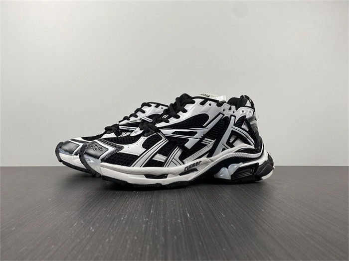 BestValue BLCG Runner White Black White  677403 W3RB2 4449