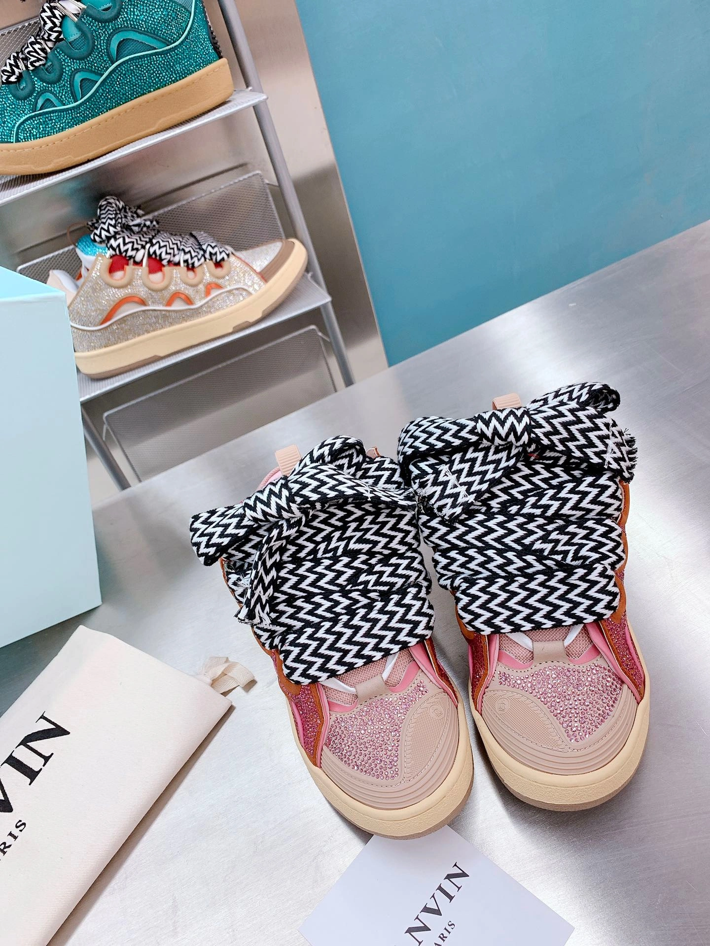 RelaxedFit Lanvon Curb Sneaker 879