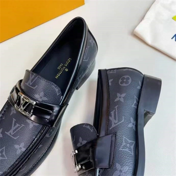 Versatile Lv Loafer 1924