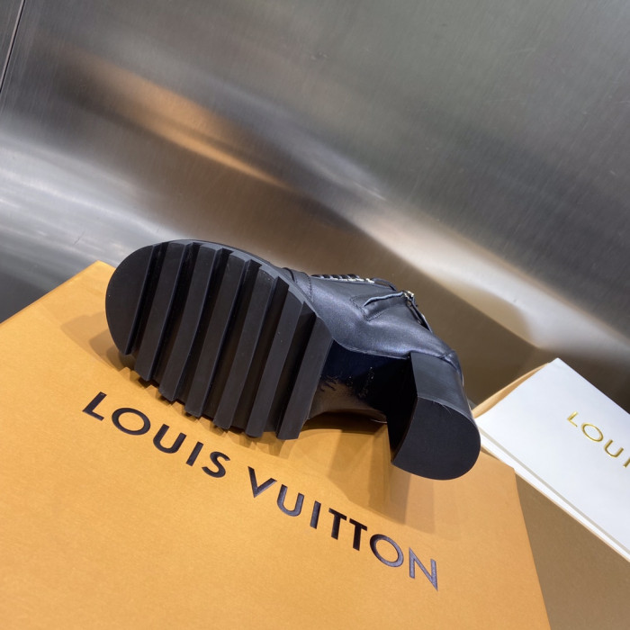 LOUS VUITO BROWN STAR TRAIL ANKLE BOOTS