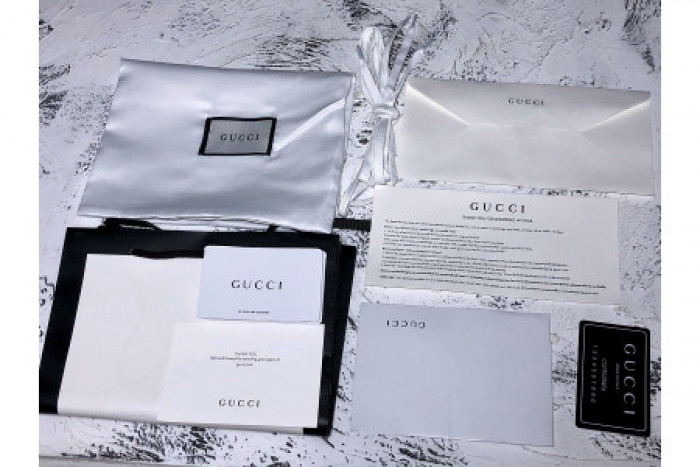 G*u*i ace embroidered low-top sneaker white with logo