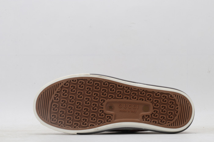 G*u*i low-top sneaker