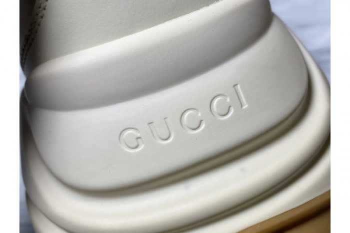 disney & G*u*i 602049 drw00 9522