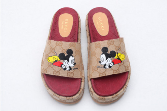 G*u*i slippers