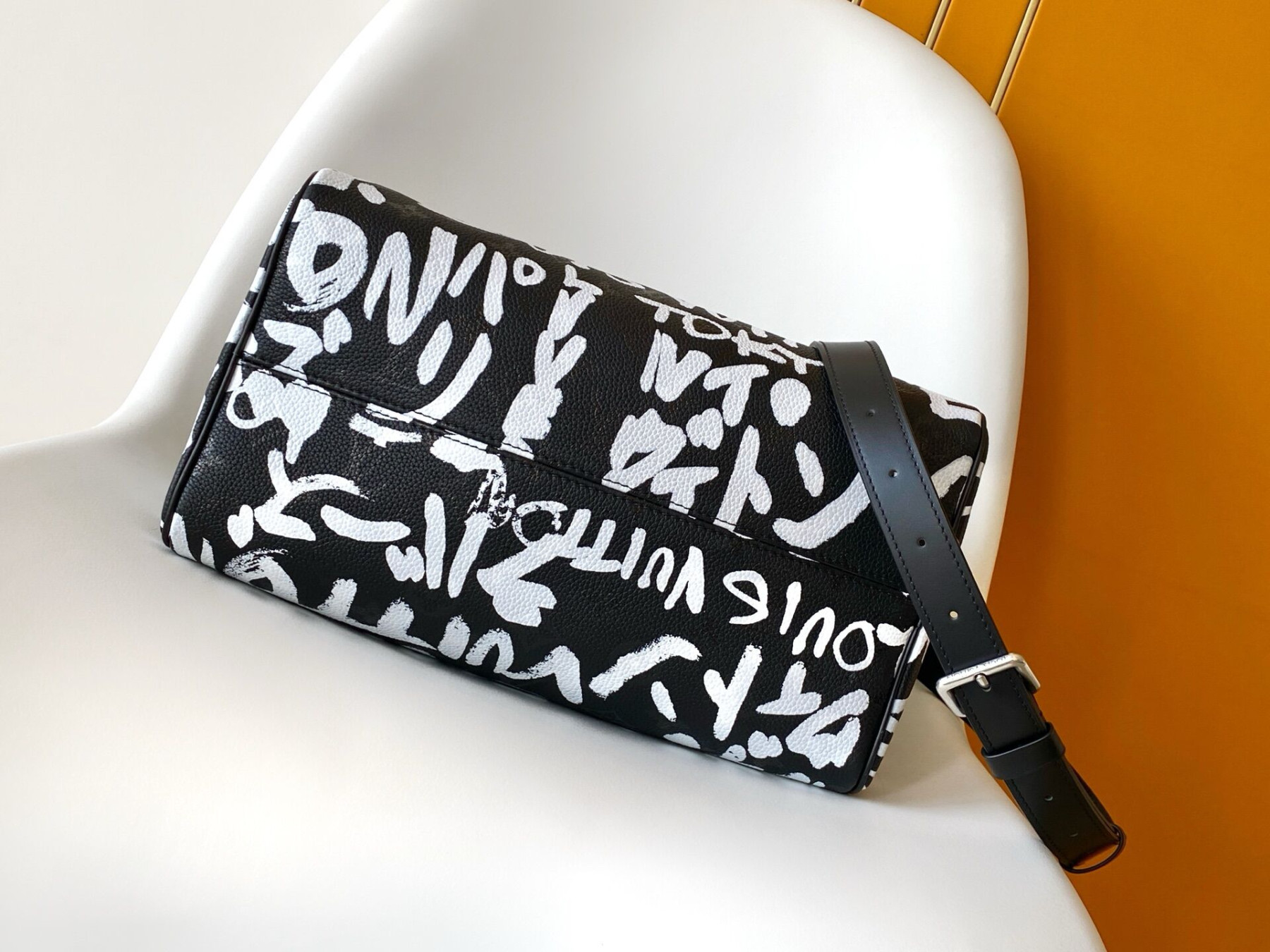 LV SPEEDY P9 BANDOULIÈRE 30 SCRIBBLE Handbag M26175 22.5x18x32cm