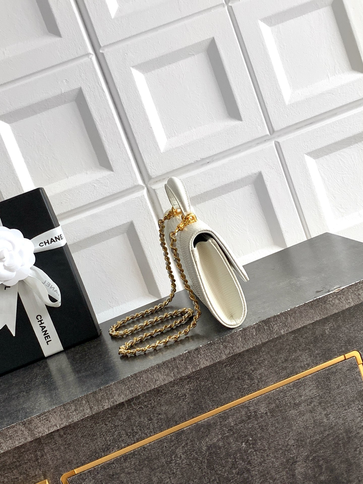 Ch**el clutch with chain ap5280 9.5x25x5cm