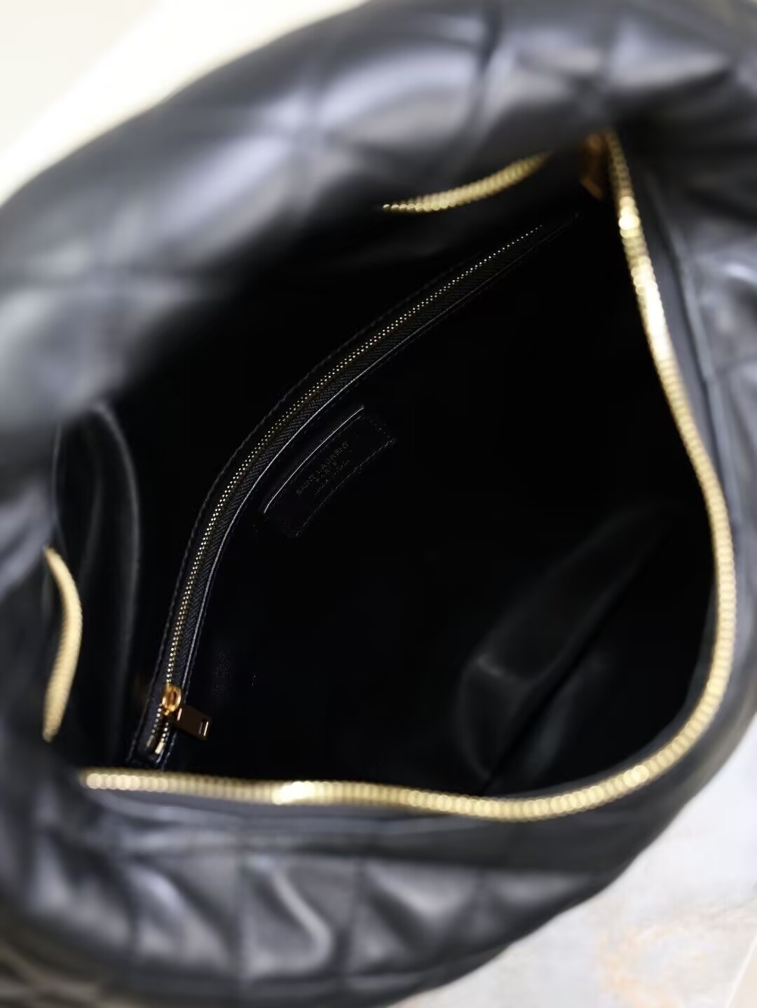 Y51 ICARE Hobo In Quilted Nappa 42x30x4cm