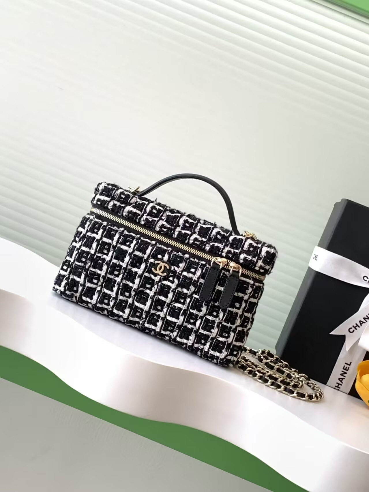 Ch**el Vanity With Chain 17x19.5x5cm