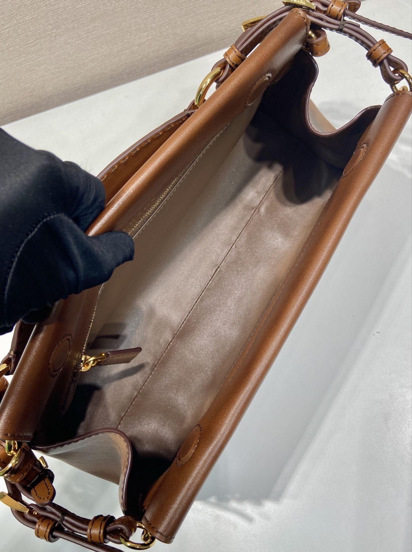 Pra*a Enchaîné Medium Leather Bag 15.5x32.5x11cm