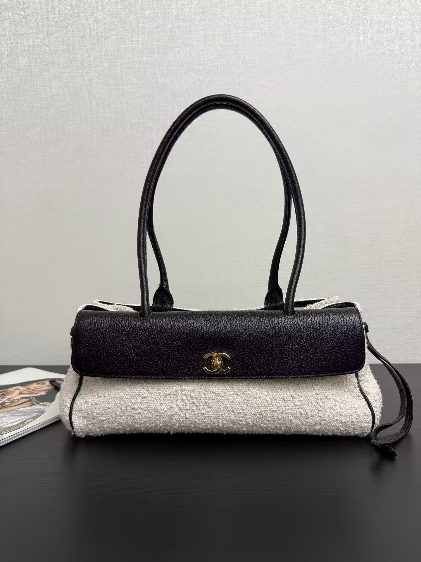 Ch**el small tote as6288 15x31x12cm