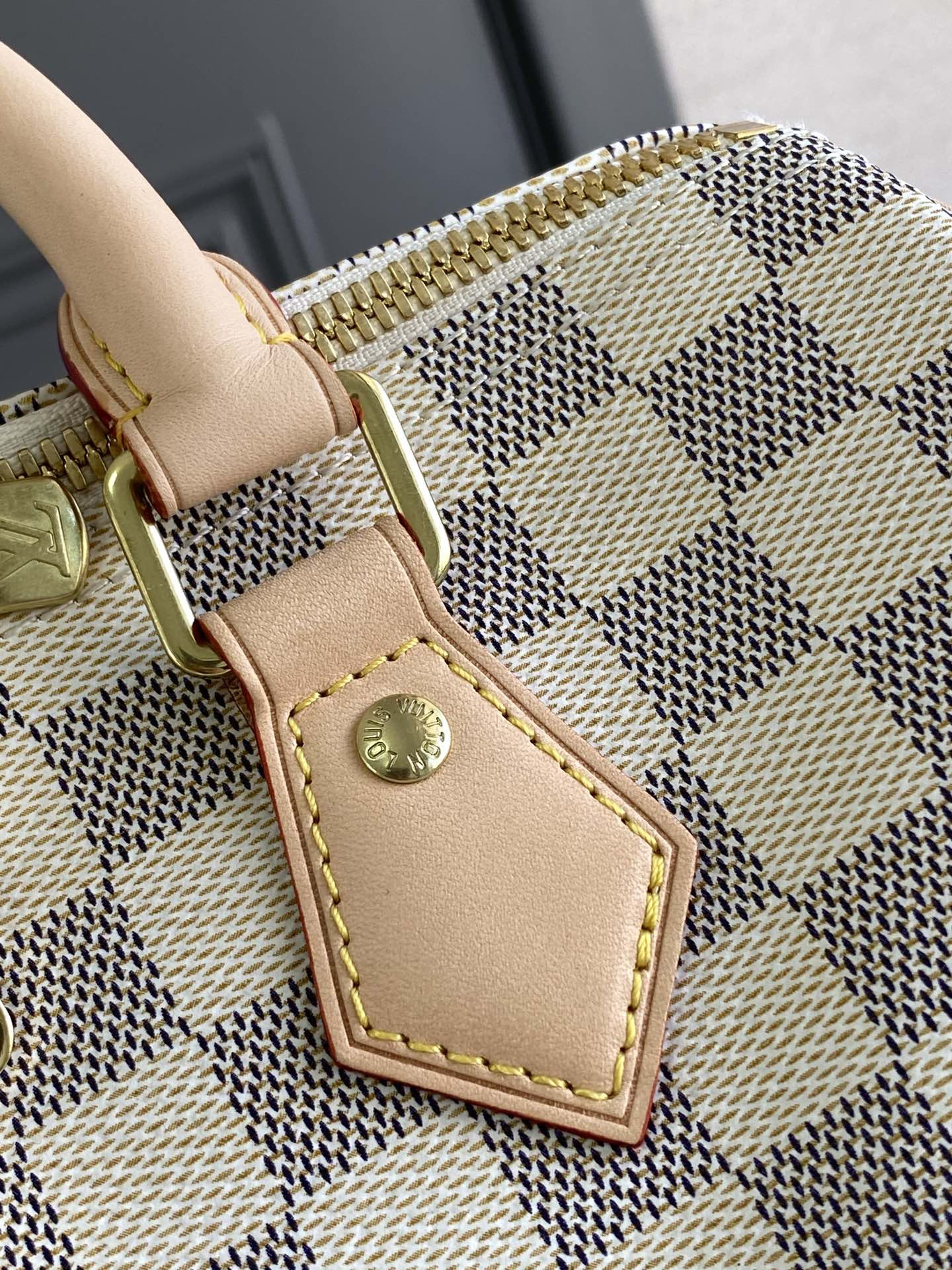 L0vis Vvtt0n N41374 Speedy 25