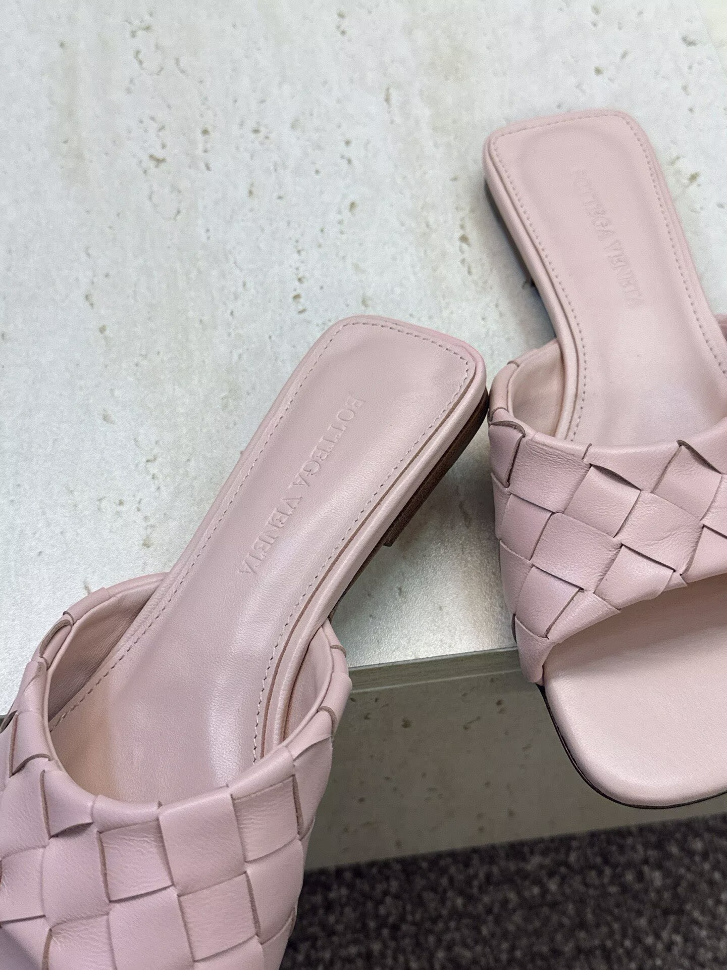 UA B0tt*ga Ven*ta Slides