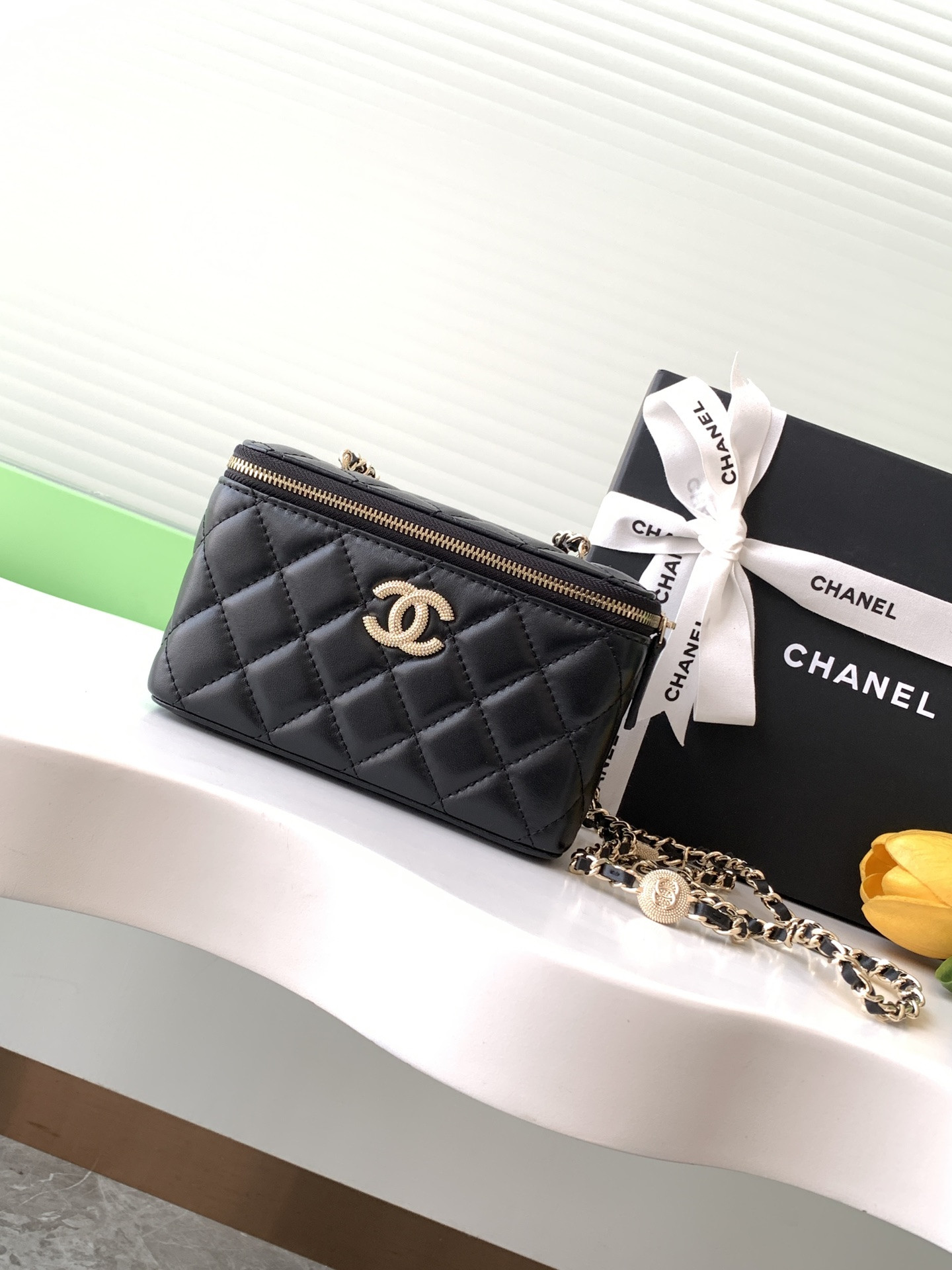 Ch**el Vanity With Chain AP4301 9.5x17x8cm