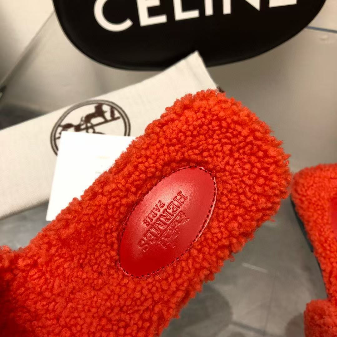 UA H**me5 Oran sandal