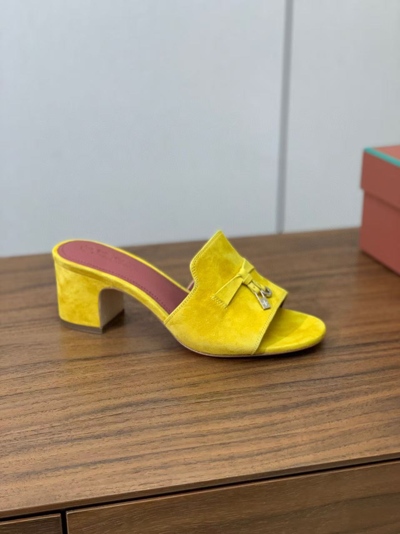 UA L0r0 P1ana Summer Charms Sandal