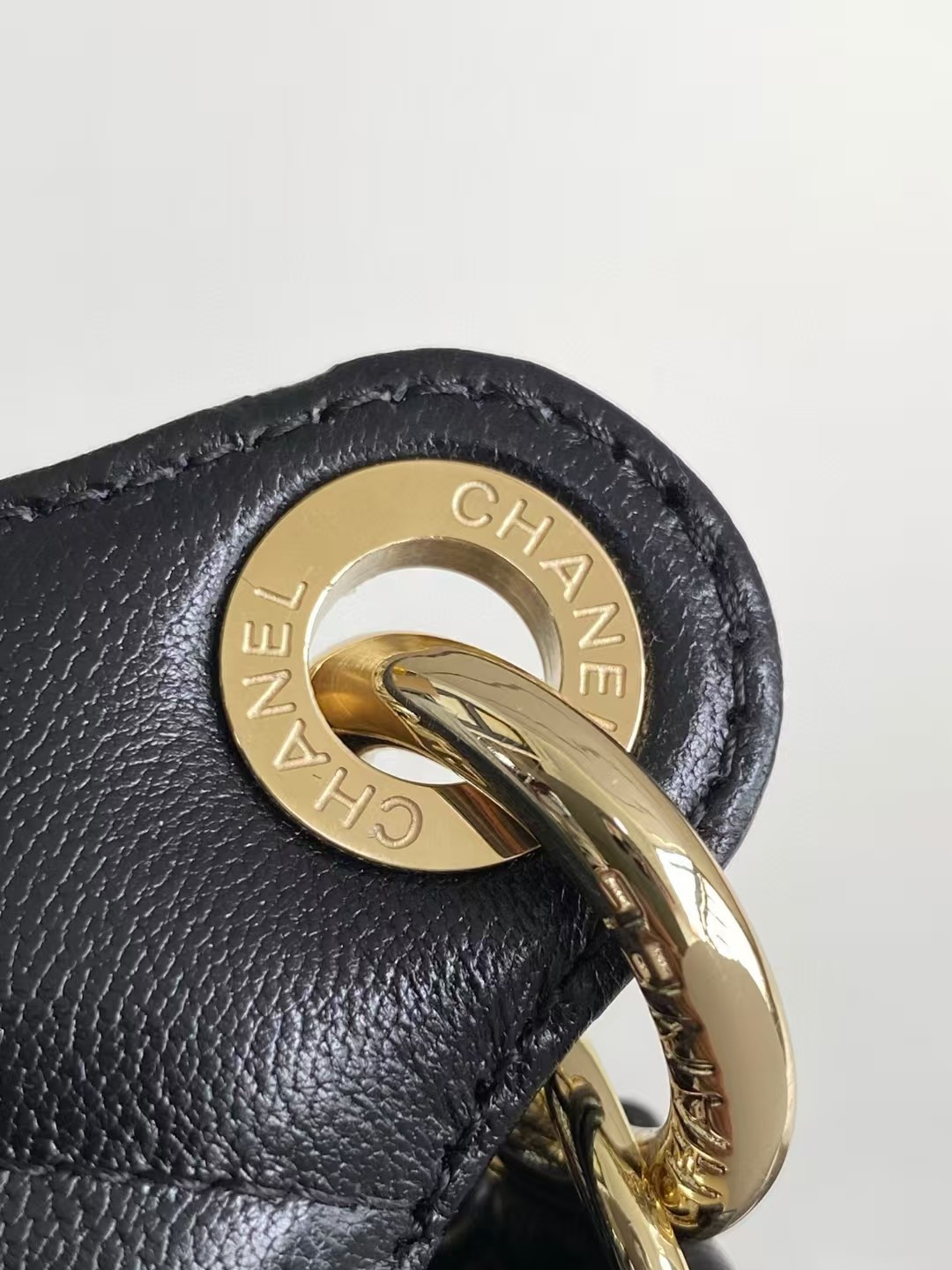 Ch**el clutch with chain mesh shiny lambskin gold tone -AP4573 15x22x6cm