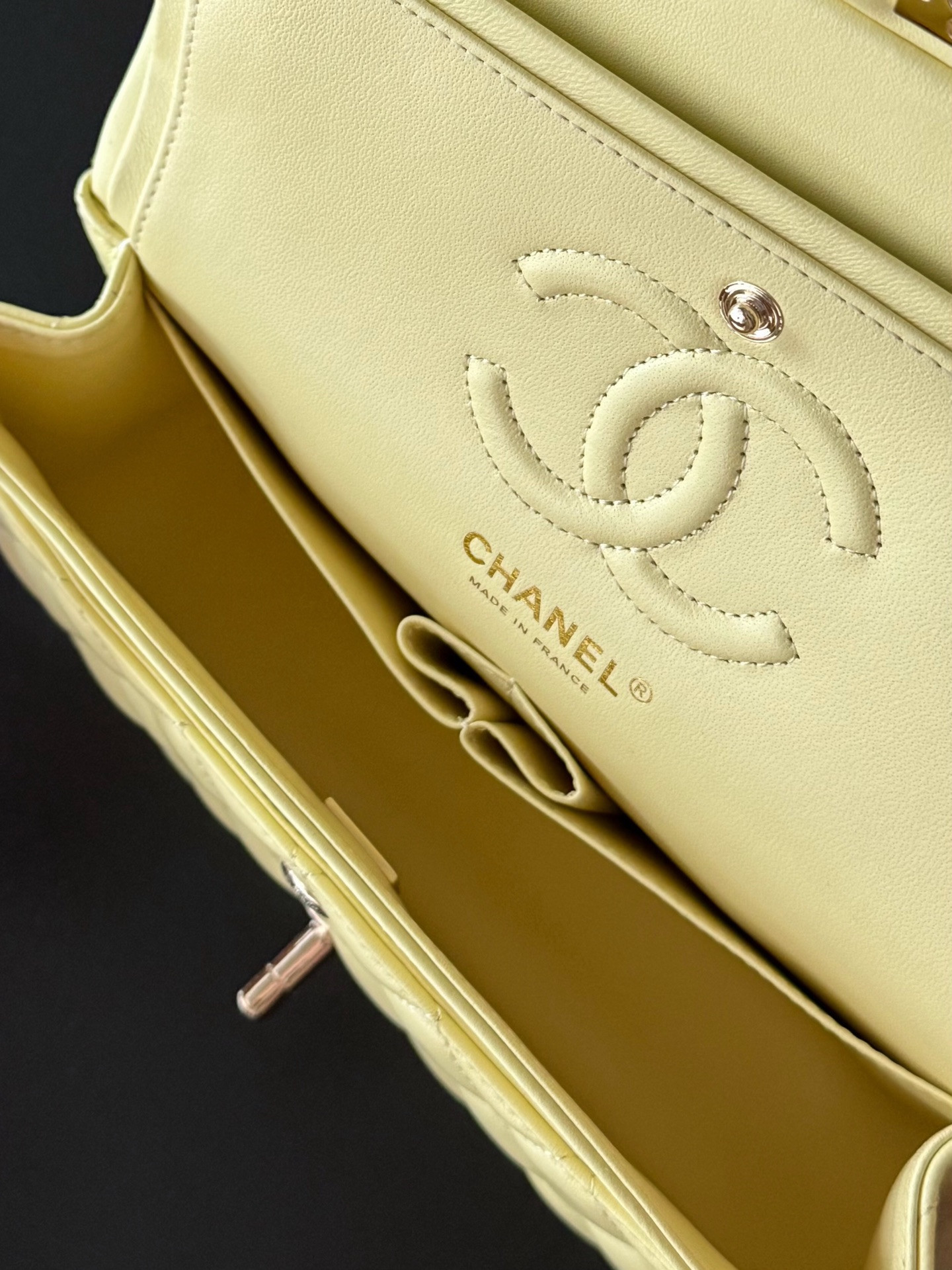 Ch**el Small Classic Bag 23x6.5x14cm