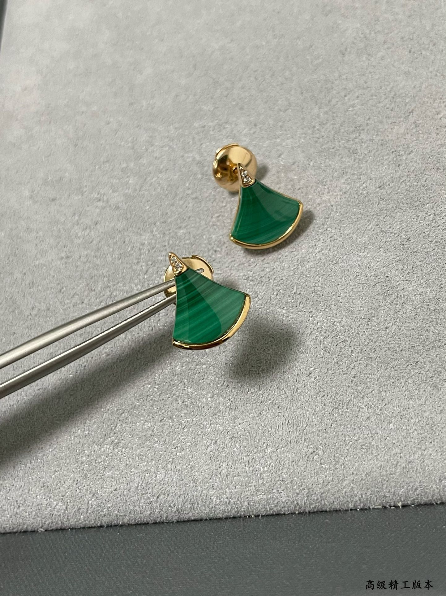 Bv1g*ai Scalloped Skirt Earrings