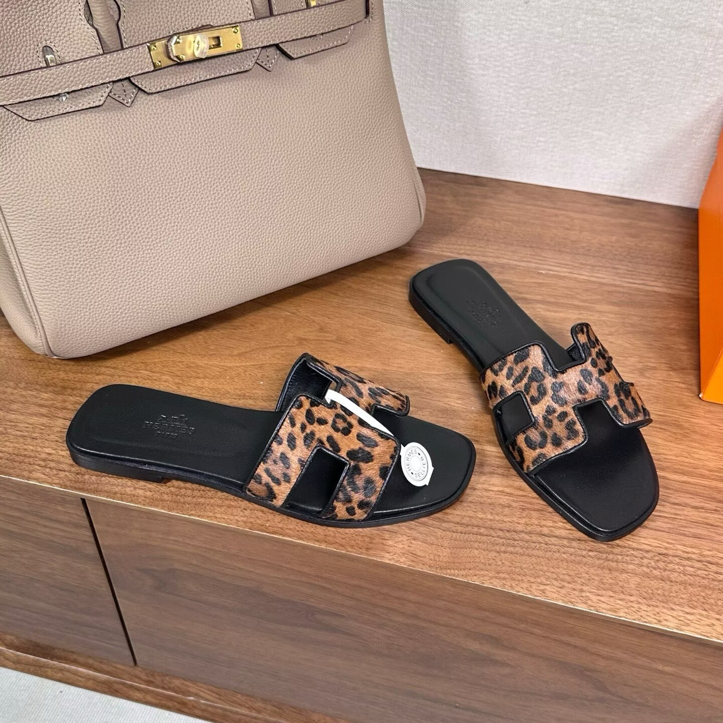 UA H**me5 Oran Sandal