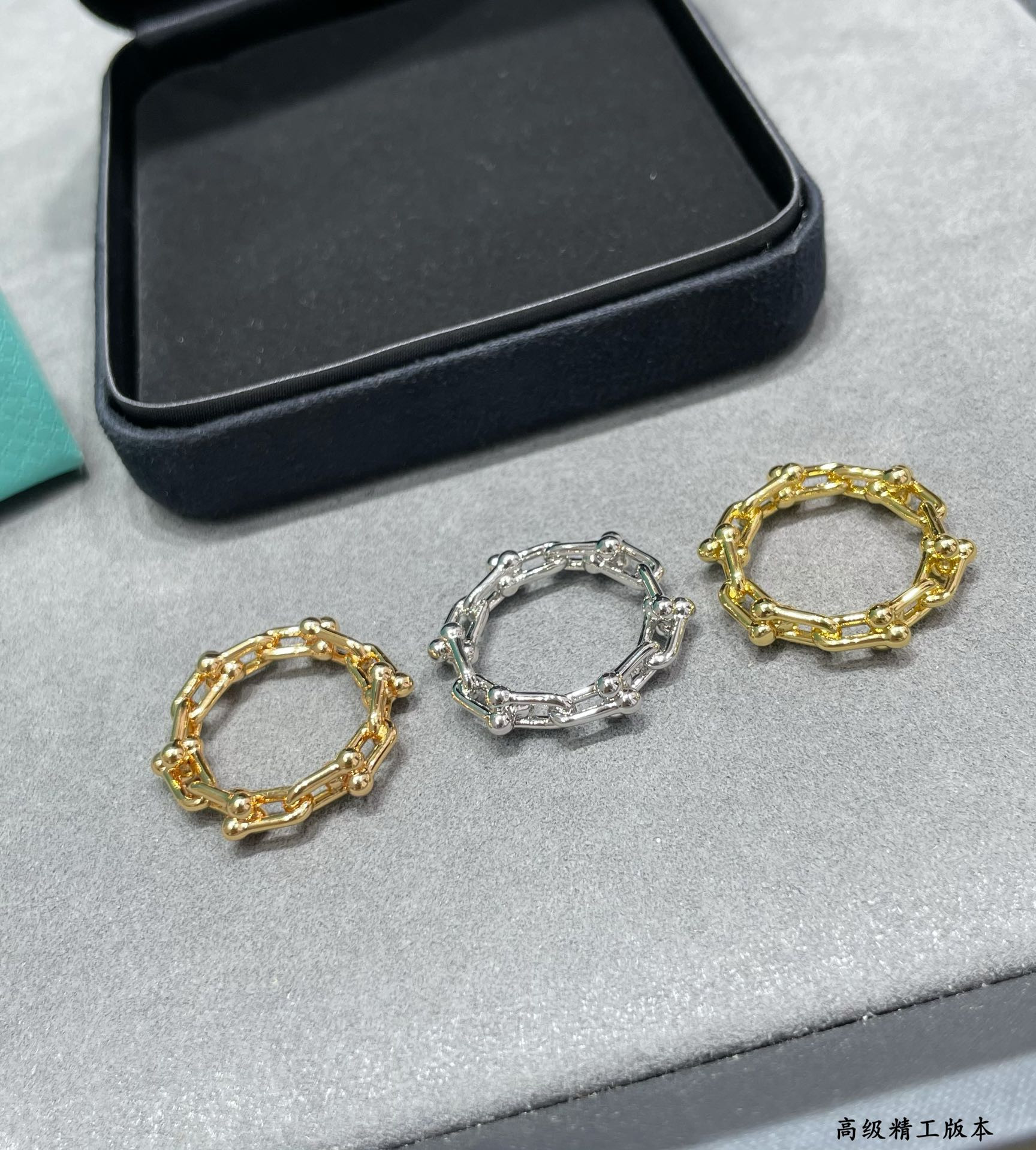 T*f*ny & Co. U-Link Chain Ring