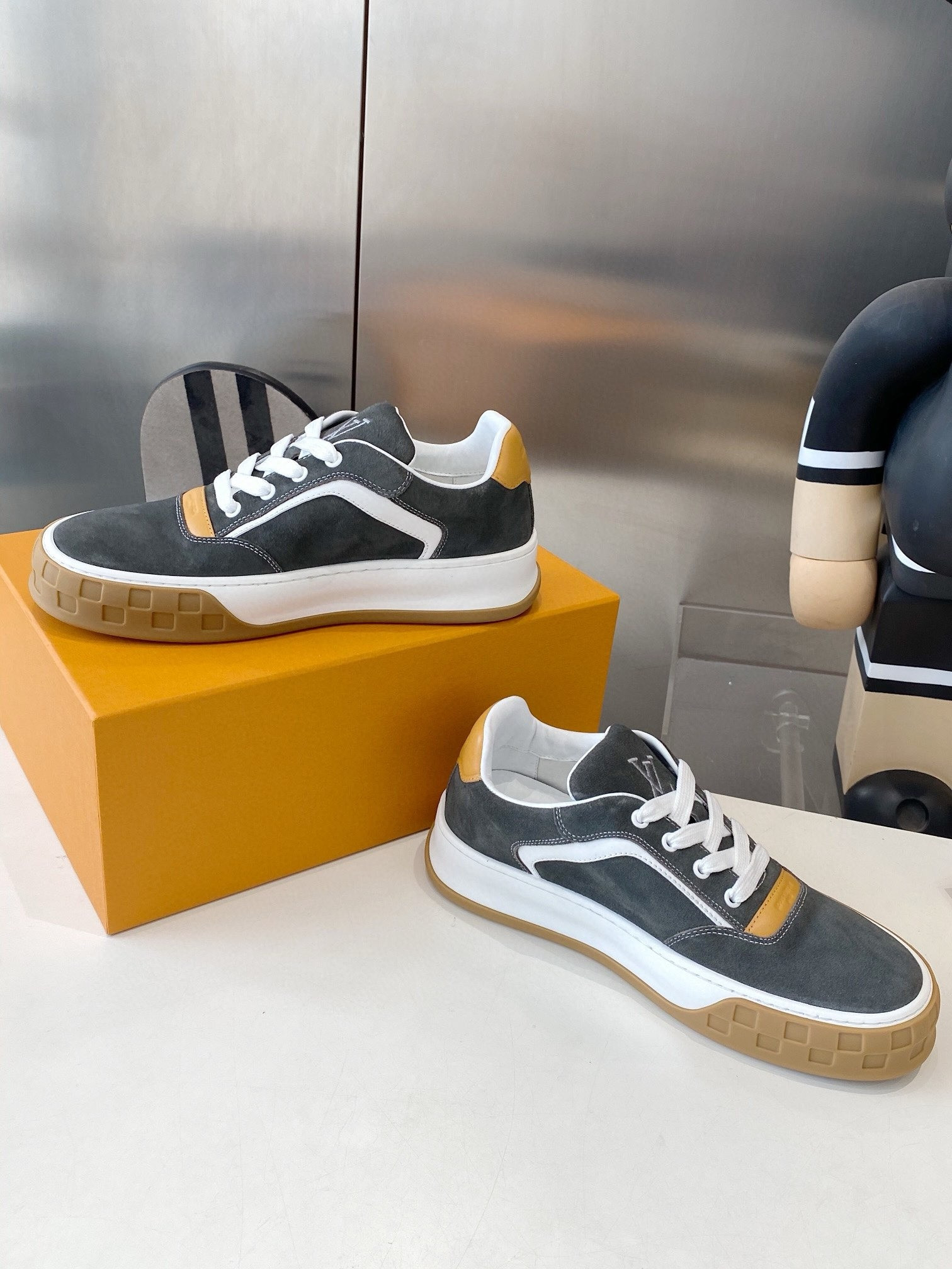 UA LV Tilted Sneaker