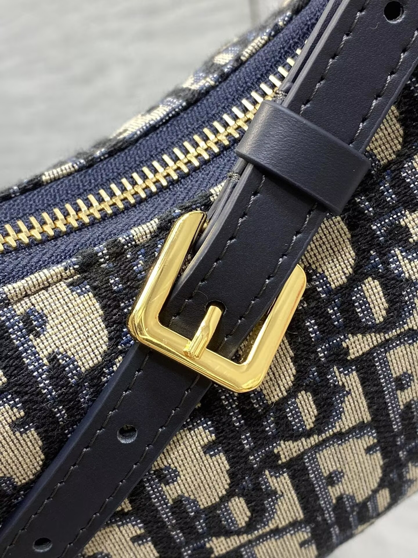 D10r 30 Montaigne Cigale Bag 18x6.5x11cm