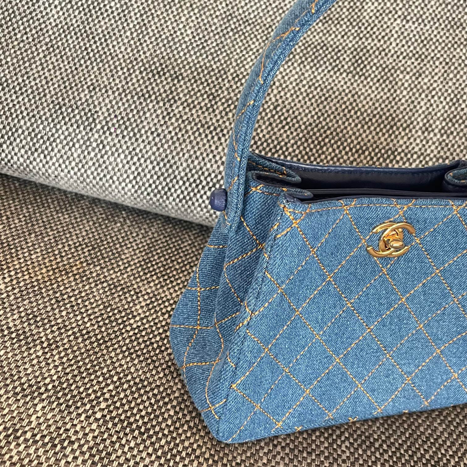 Ch**el mini classic handbag 18x13x7cm
