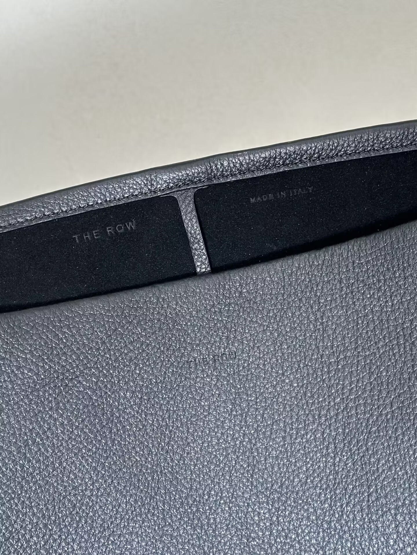 The R0w Large N/S Park Tote Bag in Leather 38x43x20cm