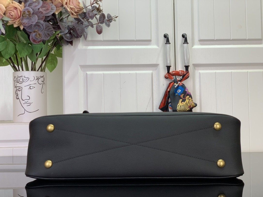 LV Low Key Duffle Tote M26257 43.5x26.5x14.5cm