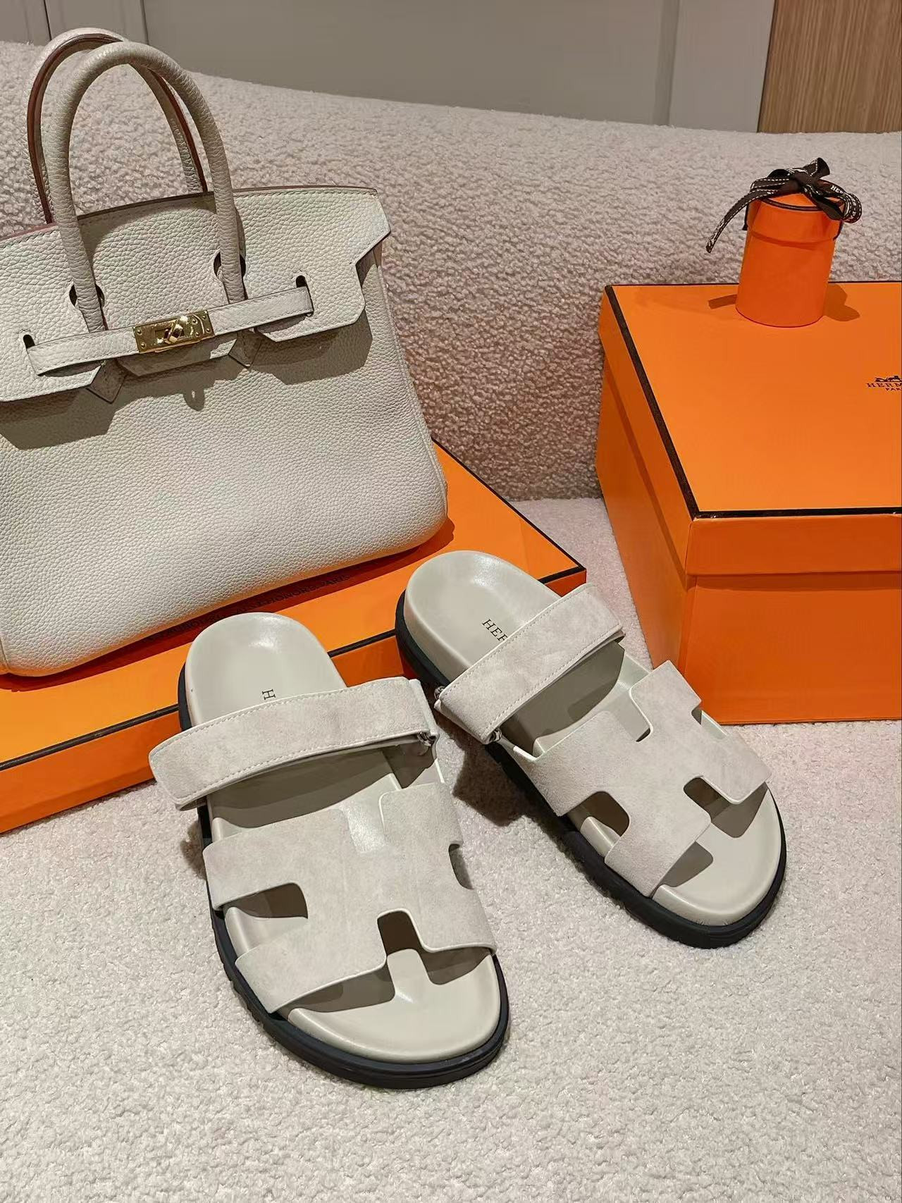 UA H**me5 Chypre Sandal