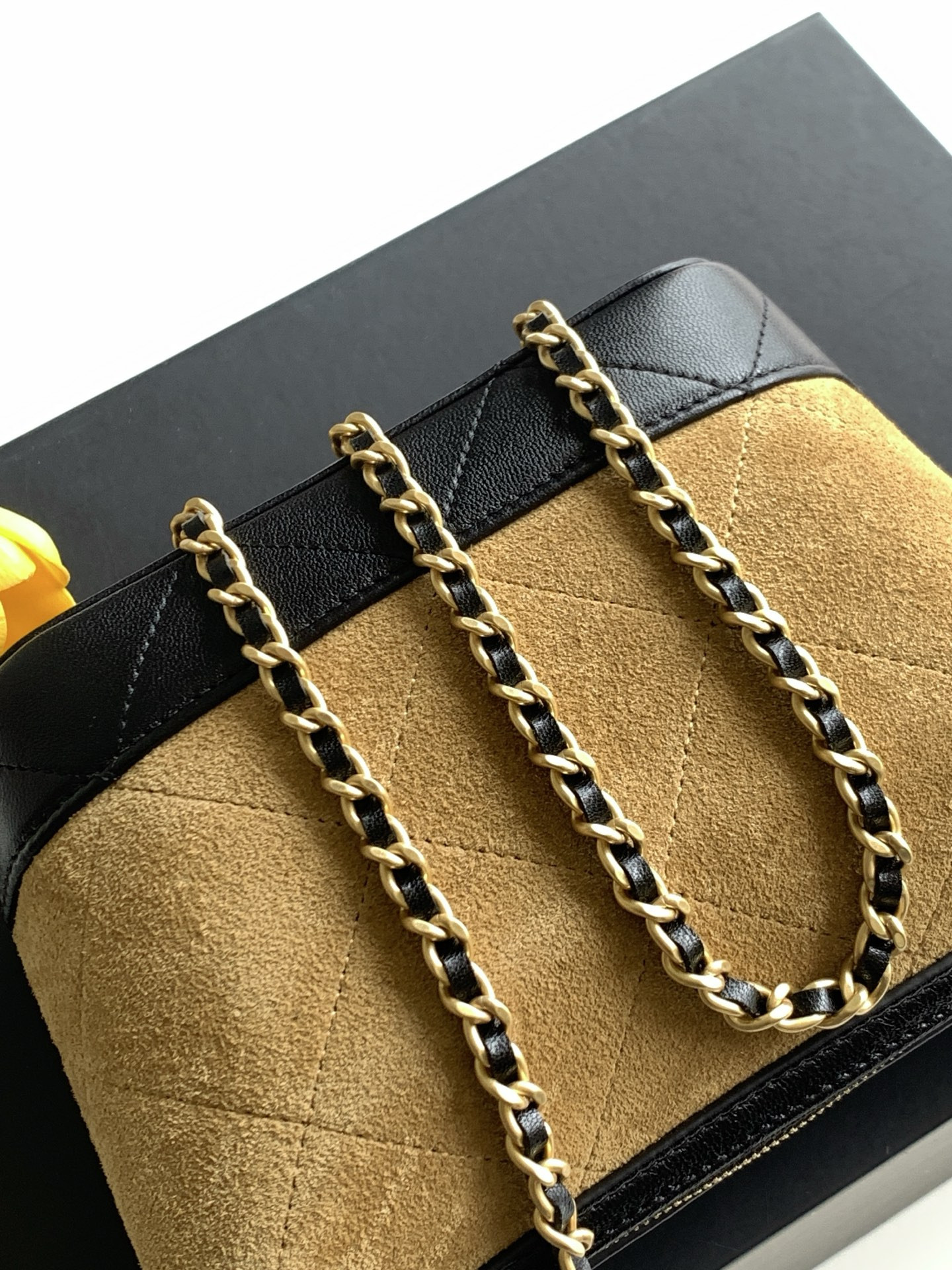 Ch**el clutch with chain ap5187 21x19x7cm