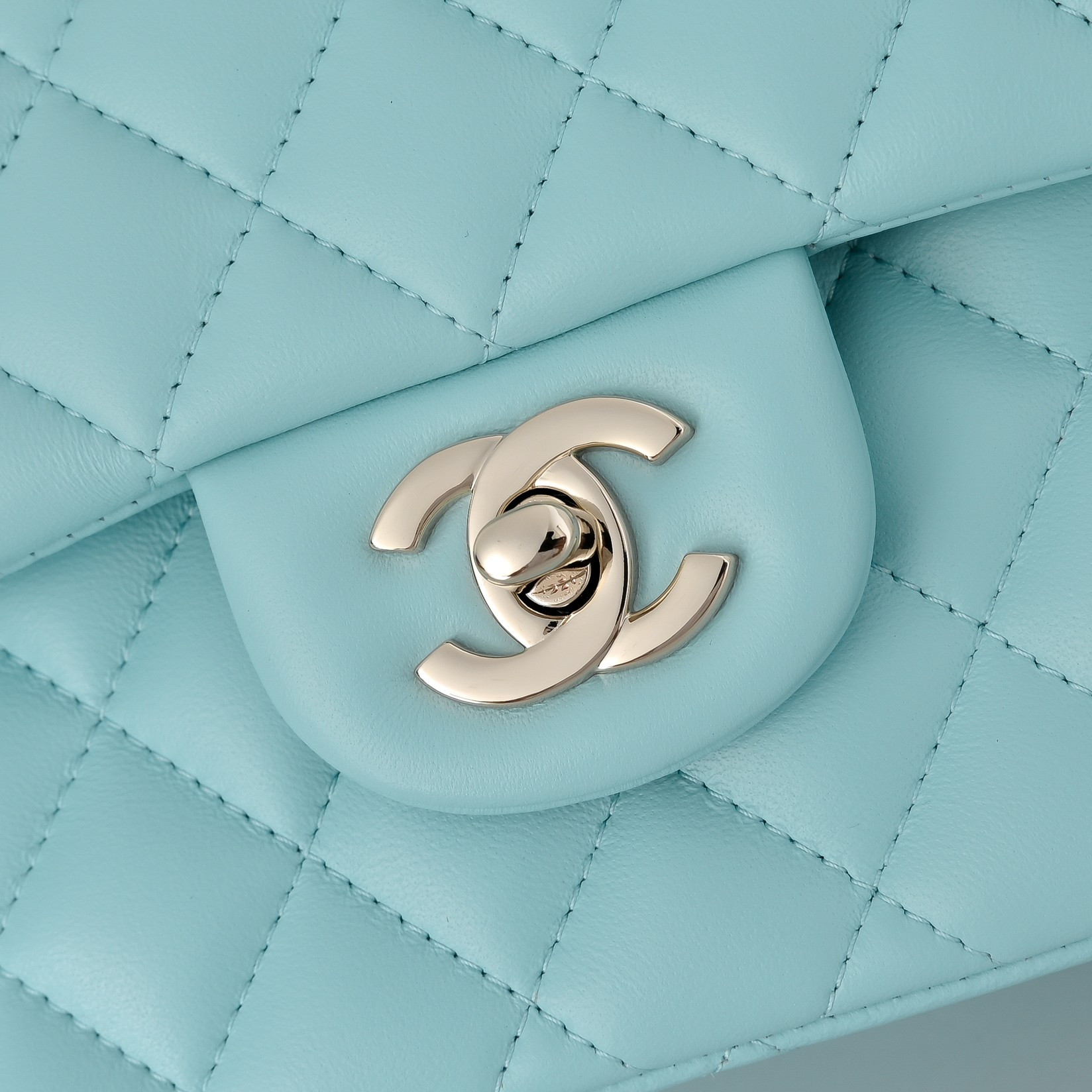 Ch**el classic flap handbag sky blue lambskin with light gold hardware a01113 23x14.5x6cm