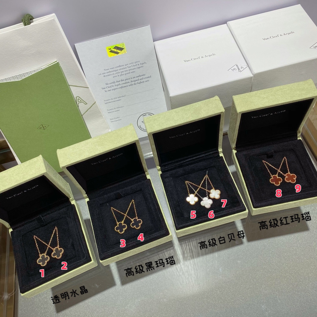 V*n Cl**f & Arpels Medium Classic Four Leaf Clover Necklace Diameter approx 1.5cm,Chain length approx 40+5cm