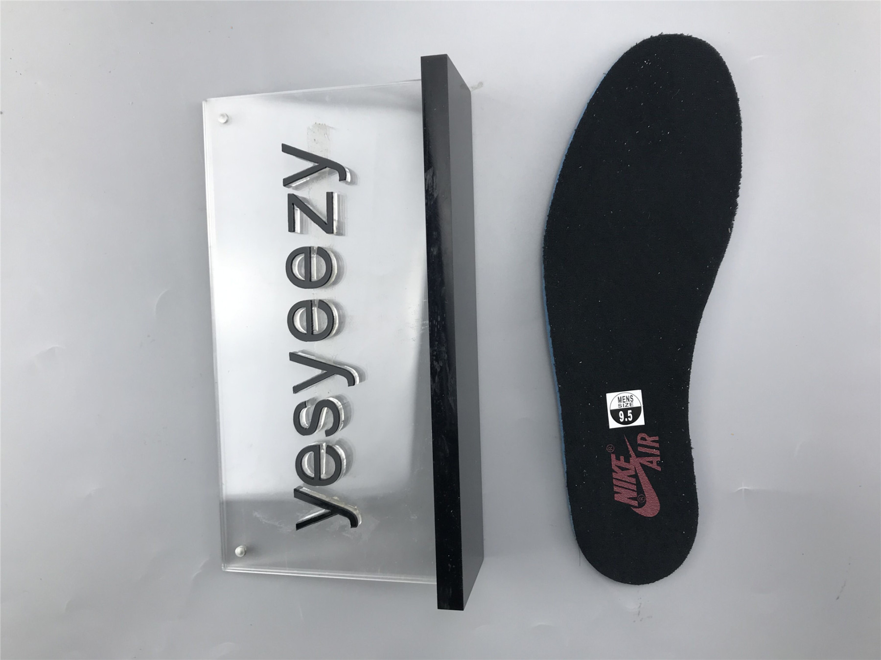 UA AIR JORDAN 1 RETRO HIGH LIGHT SMOKE GREY