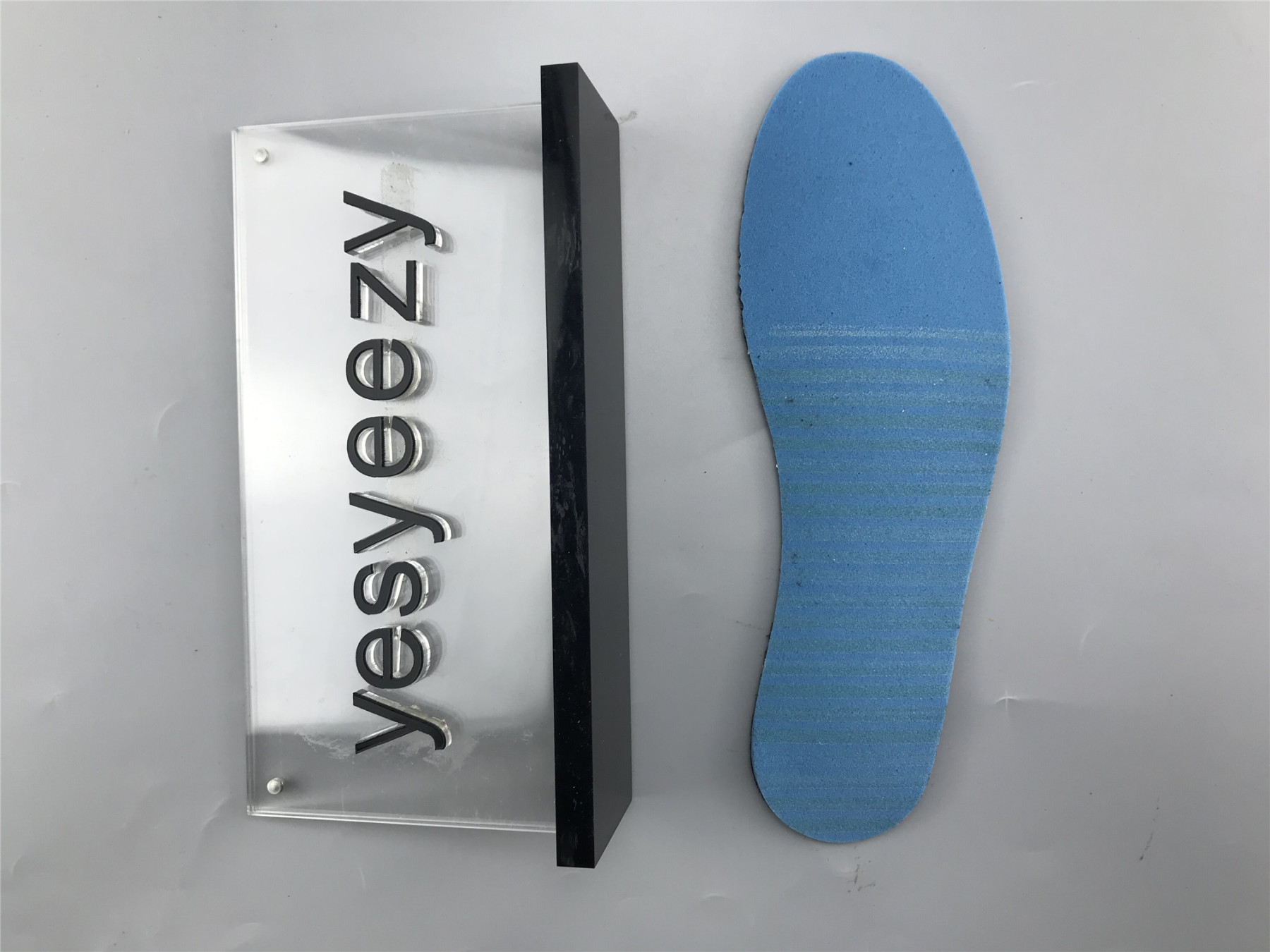 UA AIR JORDAN 1 RETRO HIGH LIGHT SMOKE GREY