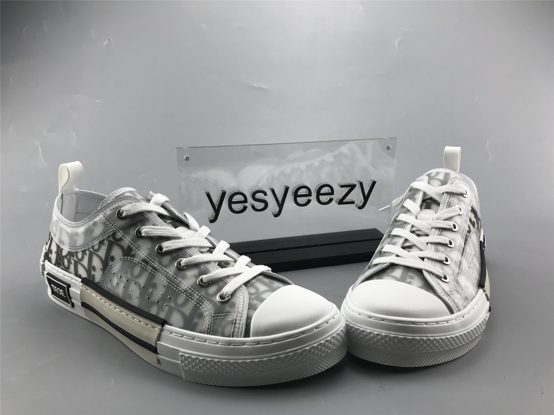 UA D10r B23 LOW TOP LOGO OBLIQUE