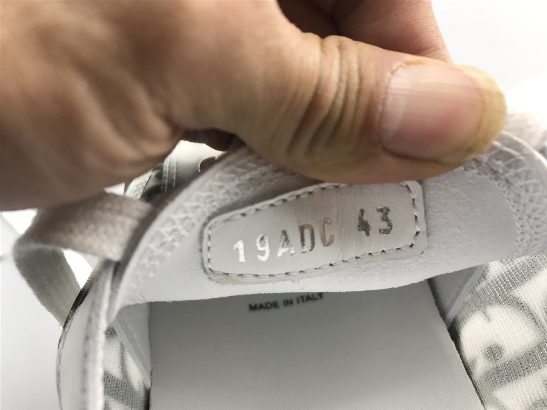 UA D10r B23 LOW TOP LOGO OBLIQUE