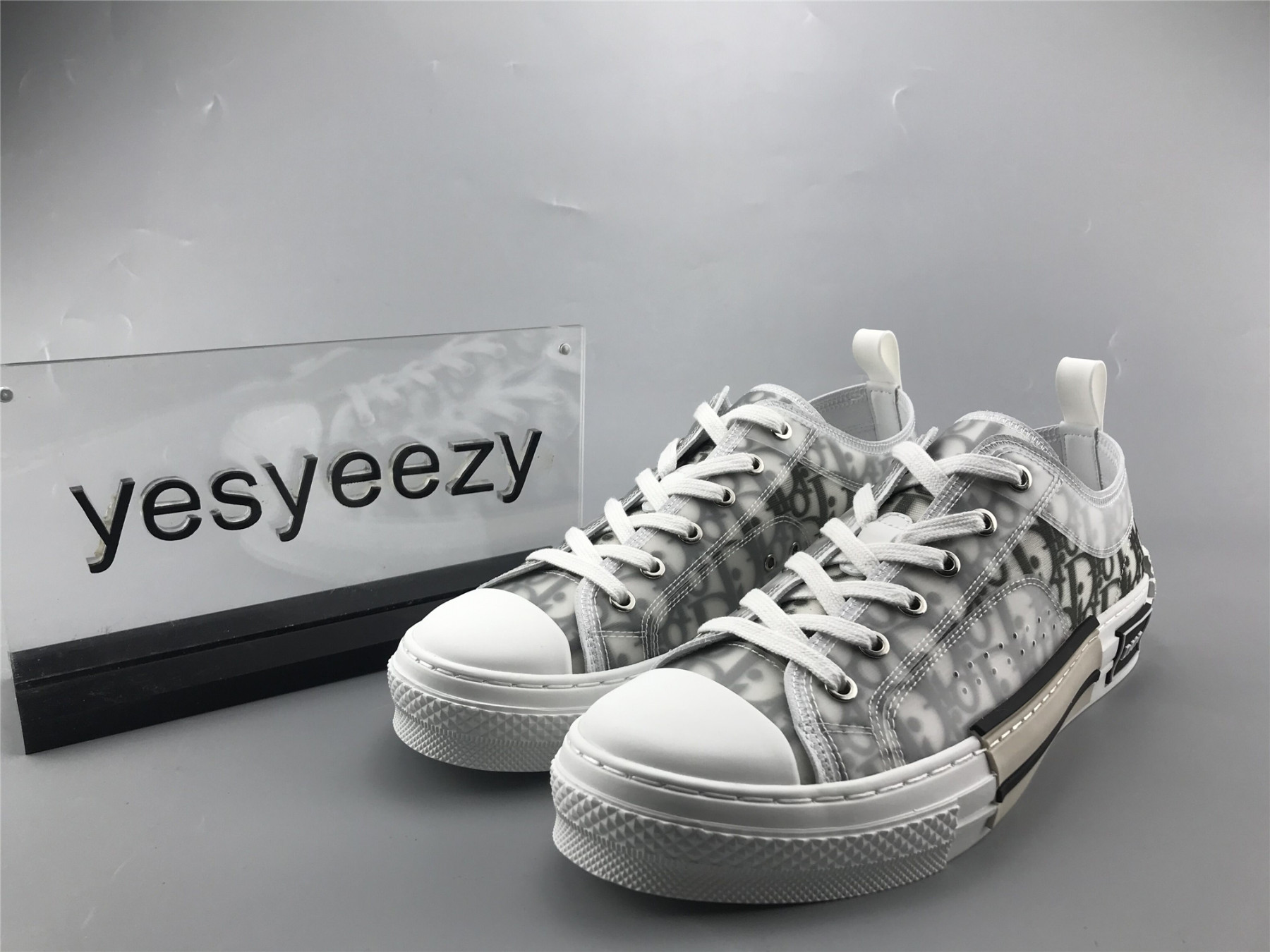 UA D10r B23 LOW TOP LOGO OBLIQUE