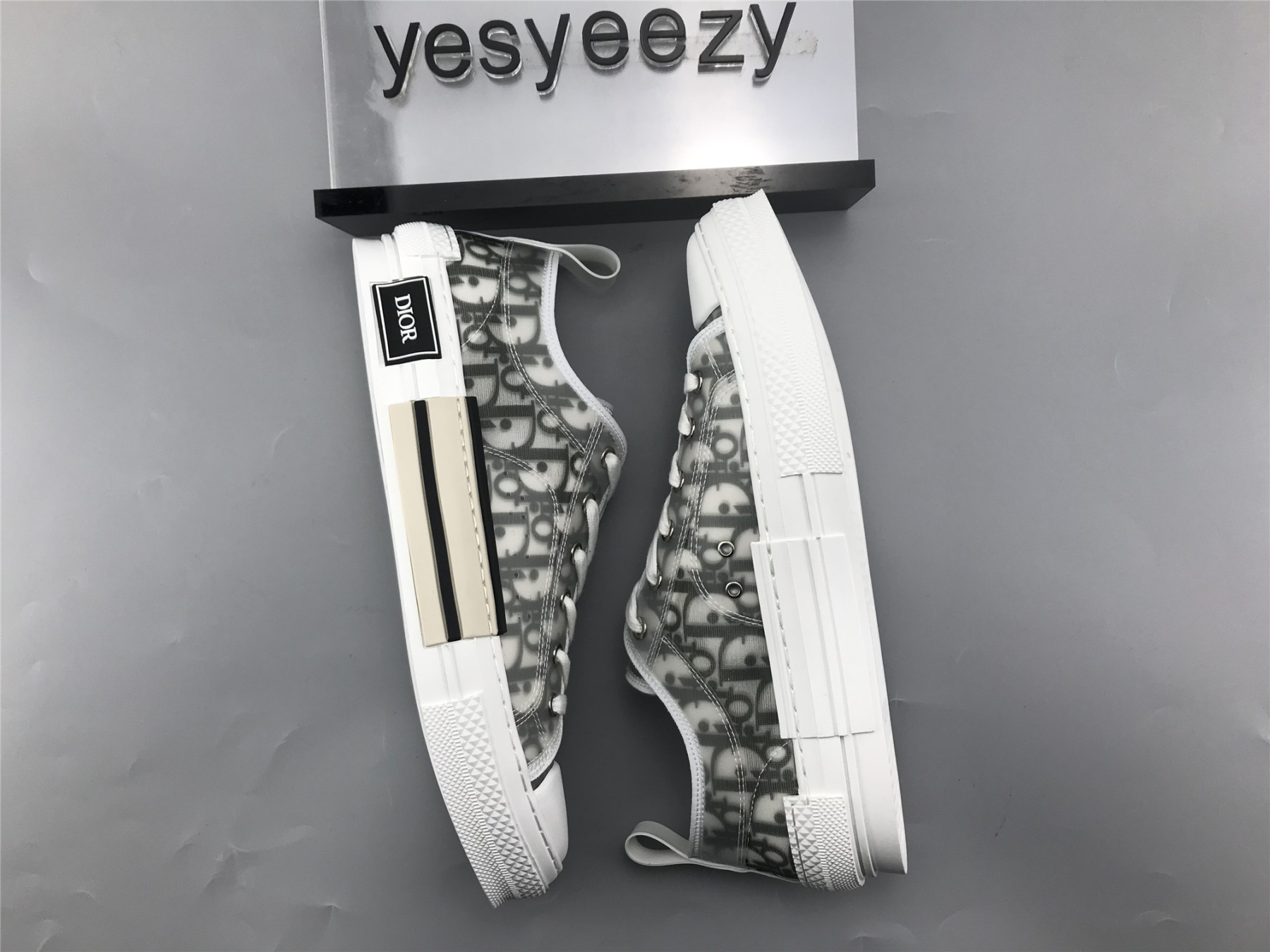 UA D10r B23 LOW TOP LOGO OBLIQUE