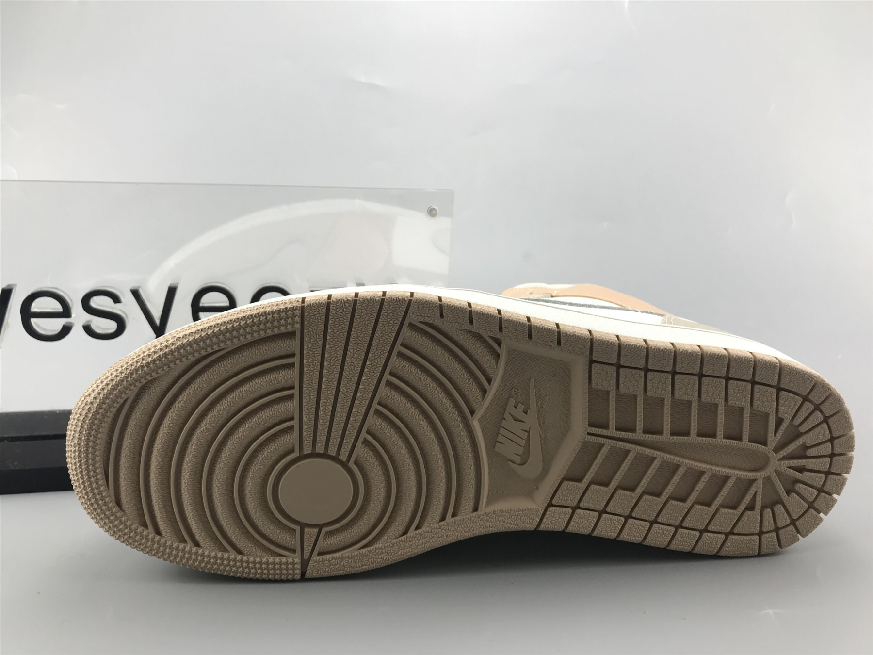 UA  AIR JORDAN 1 MID "MILAN"