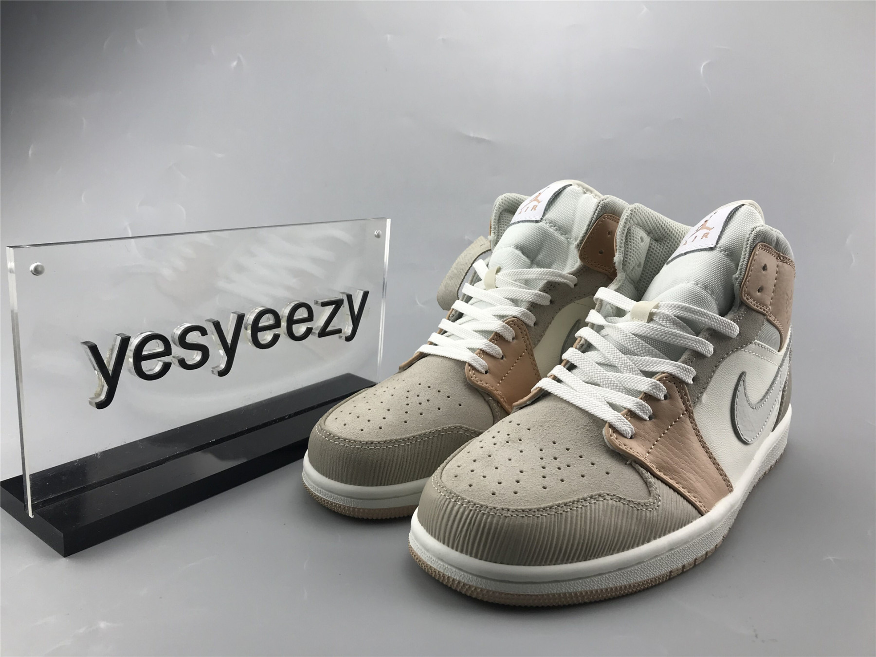 UA  AIR JORDAN 1 MID "MILAN"