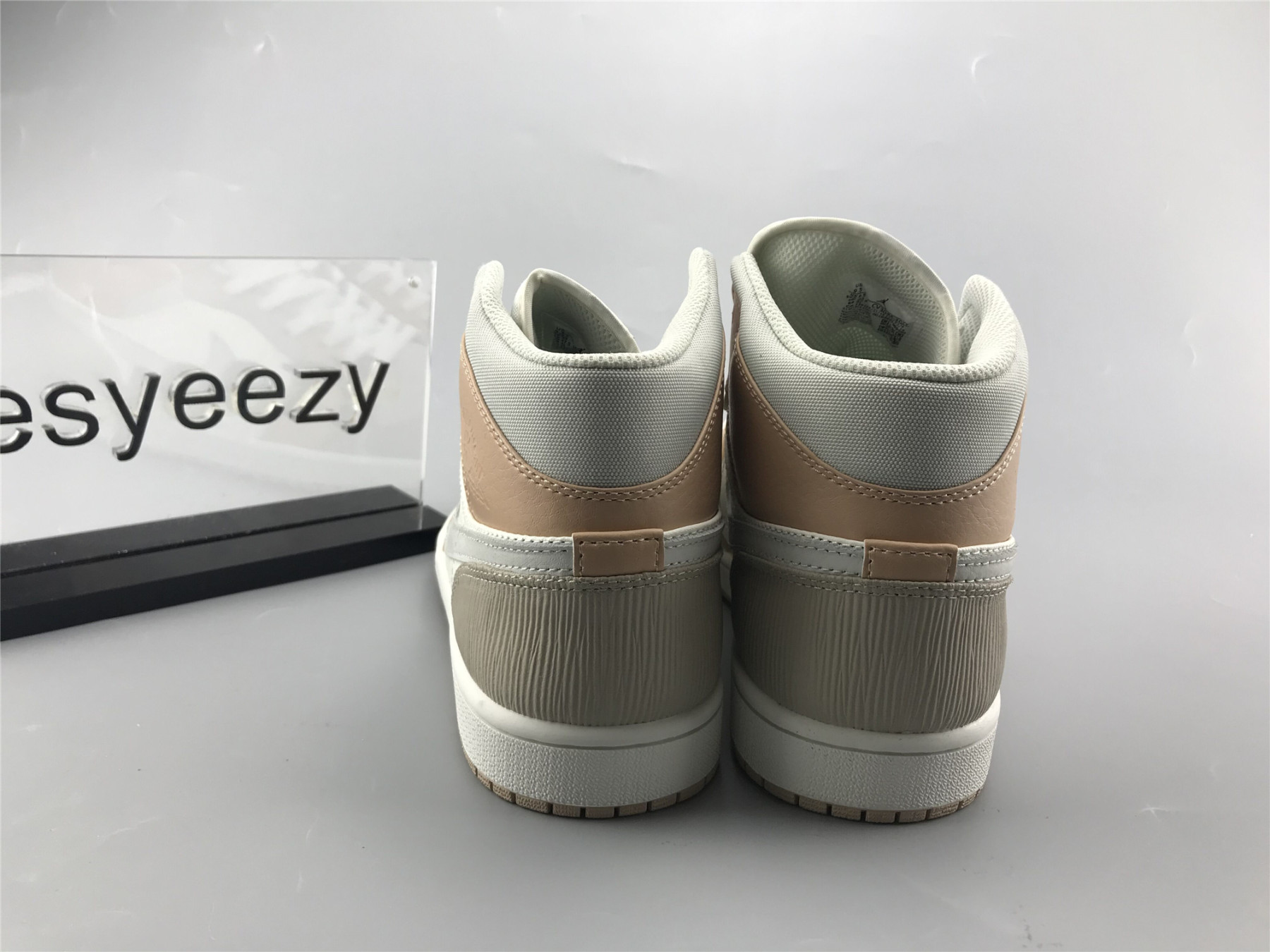 UA  AIR JORDAN 1 MID "MILAN"