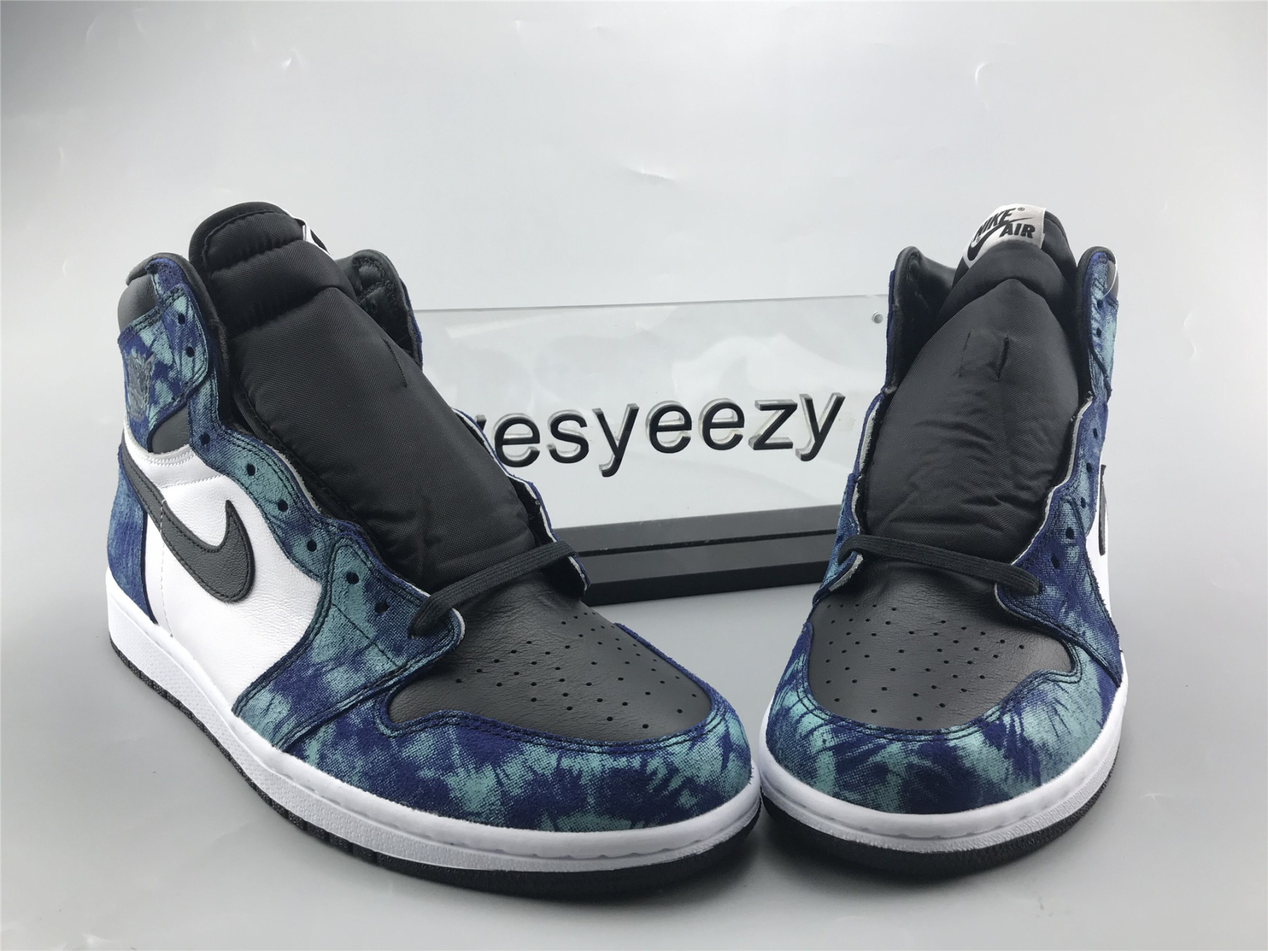 UA WMNS AIR JORDAN 1 RETRO HIGH OG "TIE-DYE"