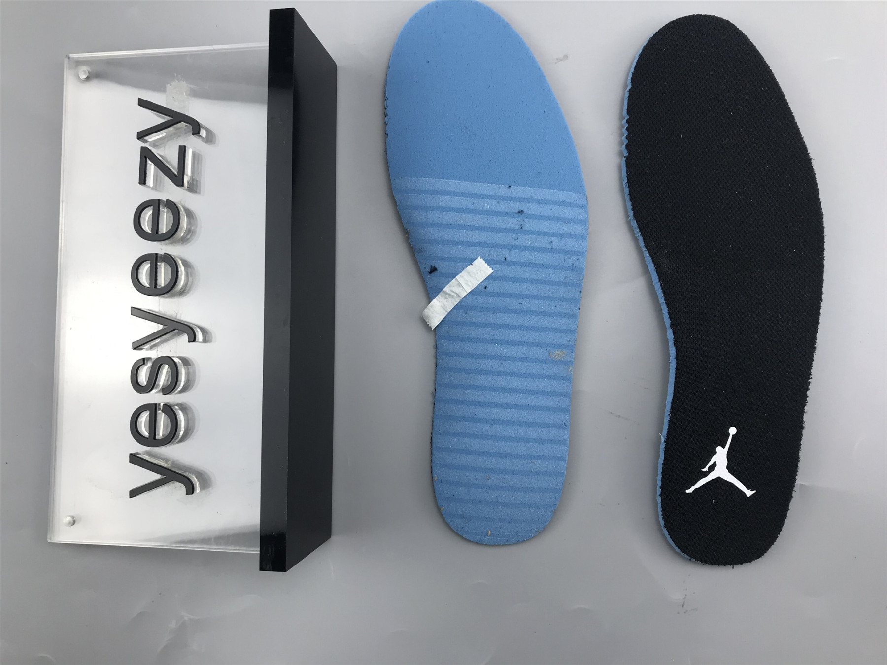 UA WMNS AIR JORDAN 1 RETRO HIGH OG "TIE-DYE"