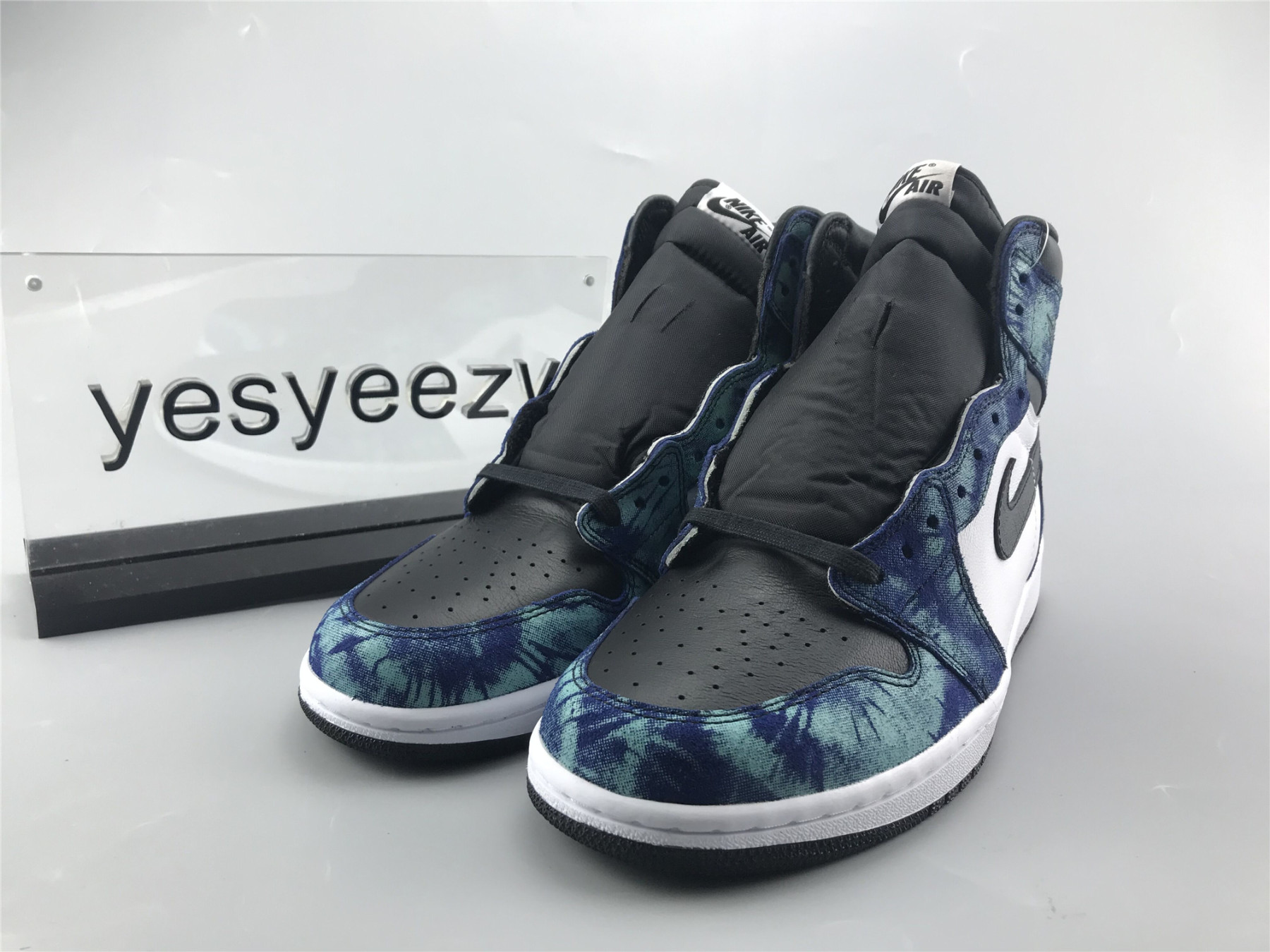 UA WMNS AIR JORDAN 1 RETRO HIGH OG "TIE-DYE"