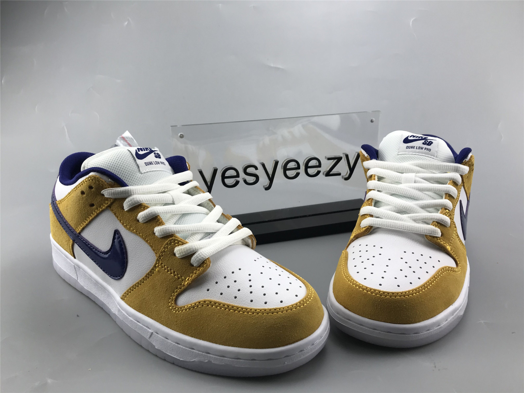 UA NIKE DUNK LOW PRO SB "LASER ORANGE"