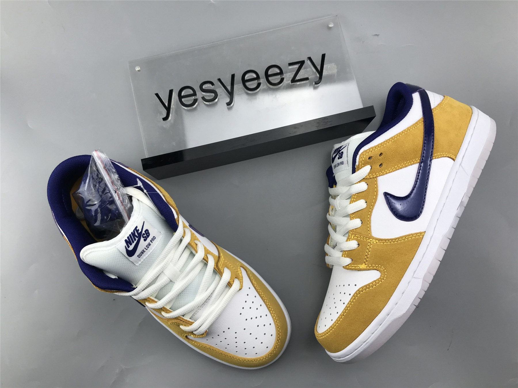 UA NIKE DUNK LOW PRO SB "LASER ORANGE"